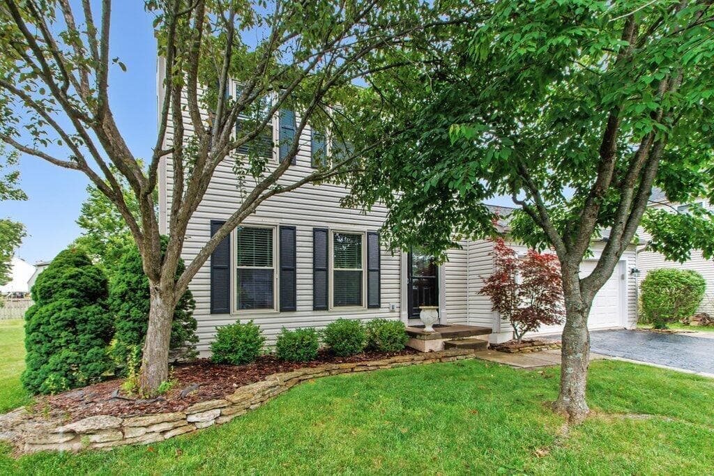 8959 Holquest Drive, Lewis Center, OH