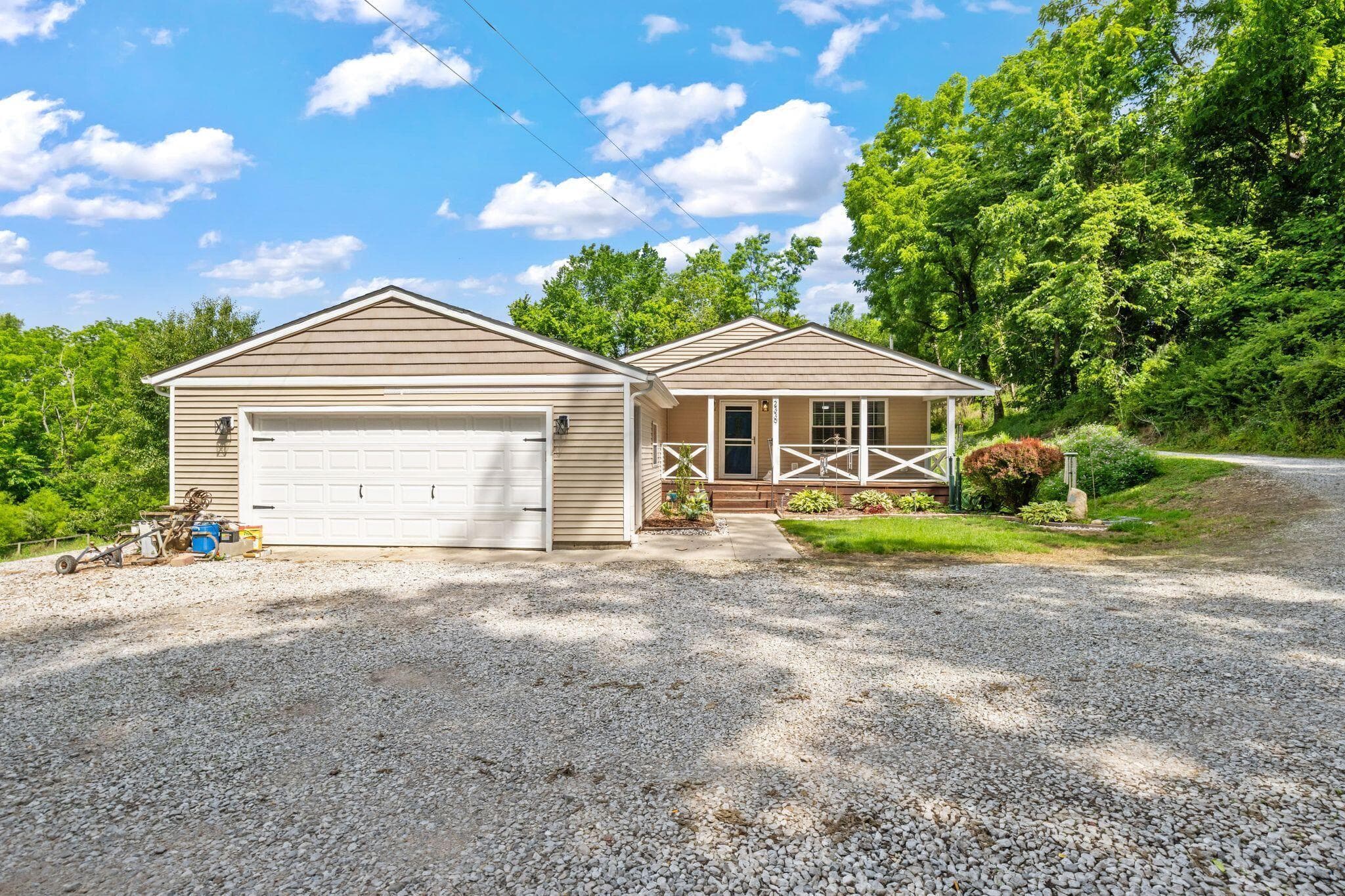 2339 Pumpkinvine Road SE, Lancaster, OH 43130