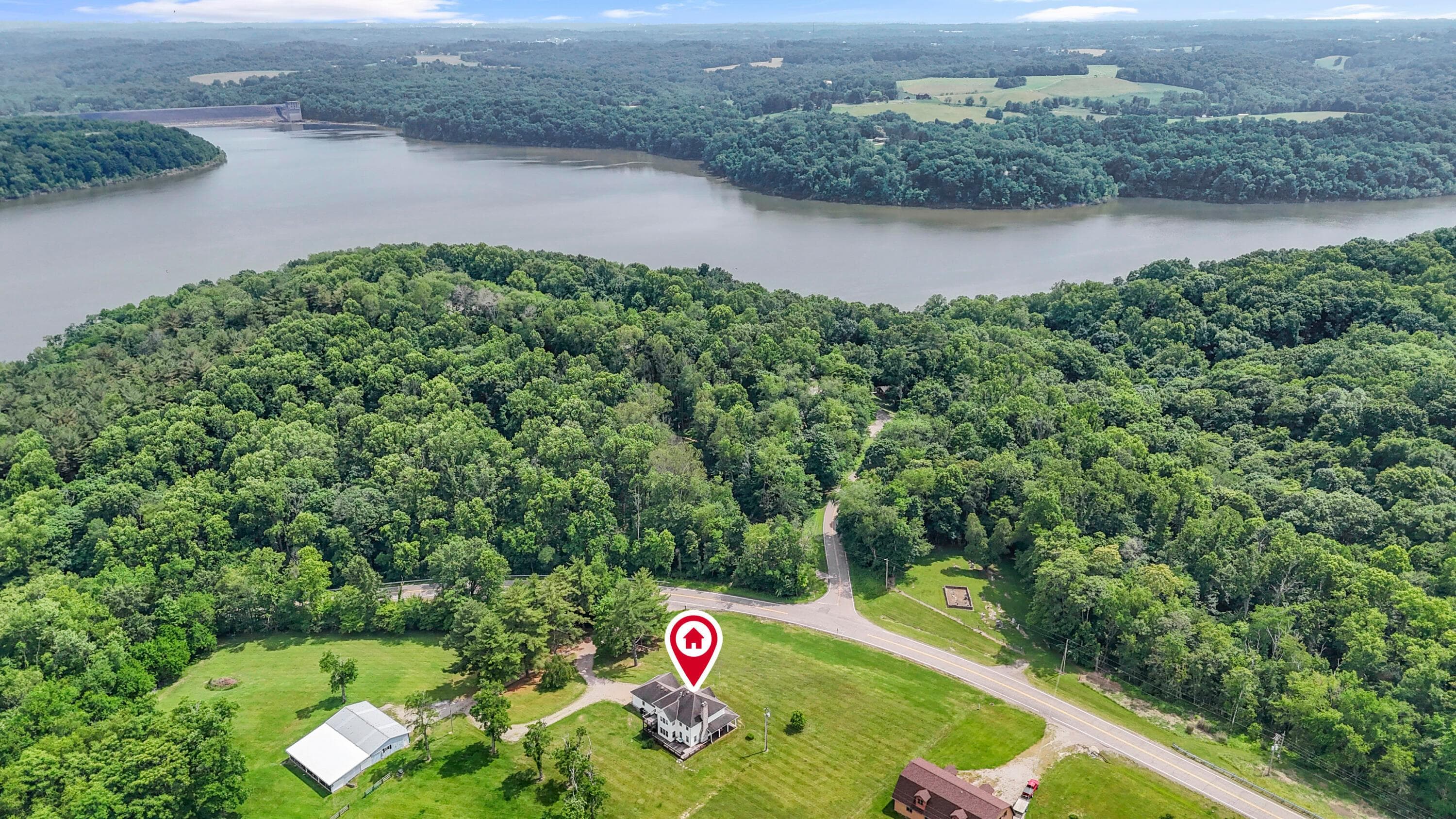 4000 Dillon Hills Drive, Nashport, OH