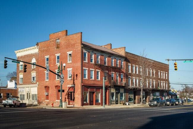 1 E High Street, London, OH 43140