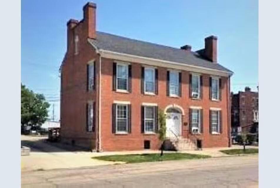 16 N Main Street, London, OH 43140