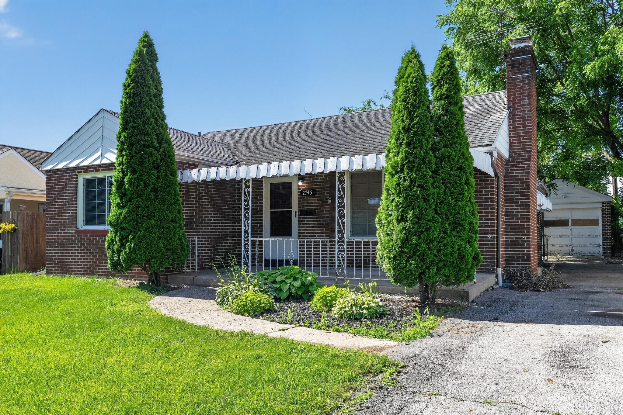 2745 Regina Avenue, Columbus, OH 43204