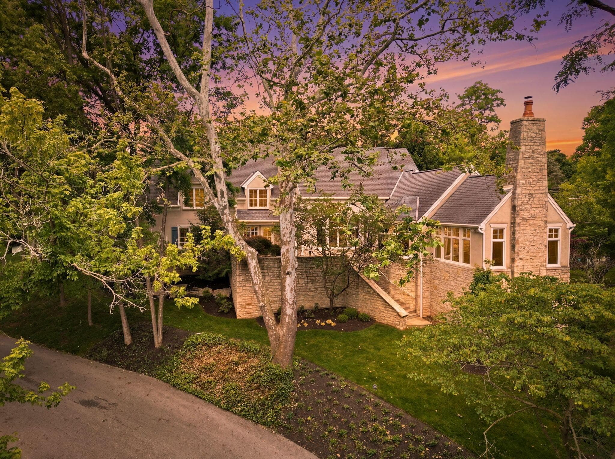 2950 Linkbury Lane, Upper Arlington, OH 43221
