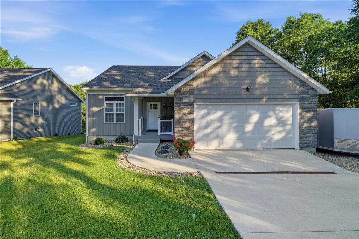 682 Grand Valley Drive, Howard, OH 43028