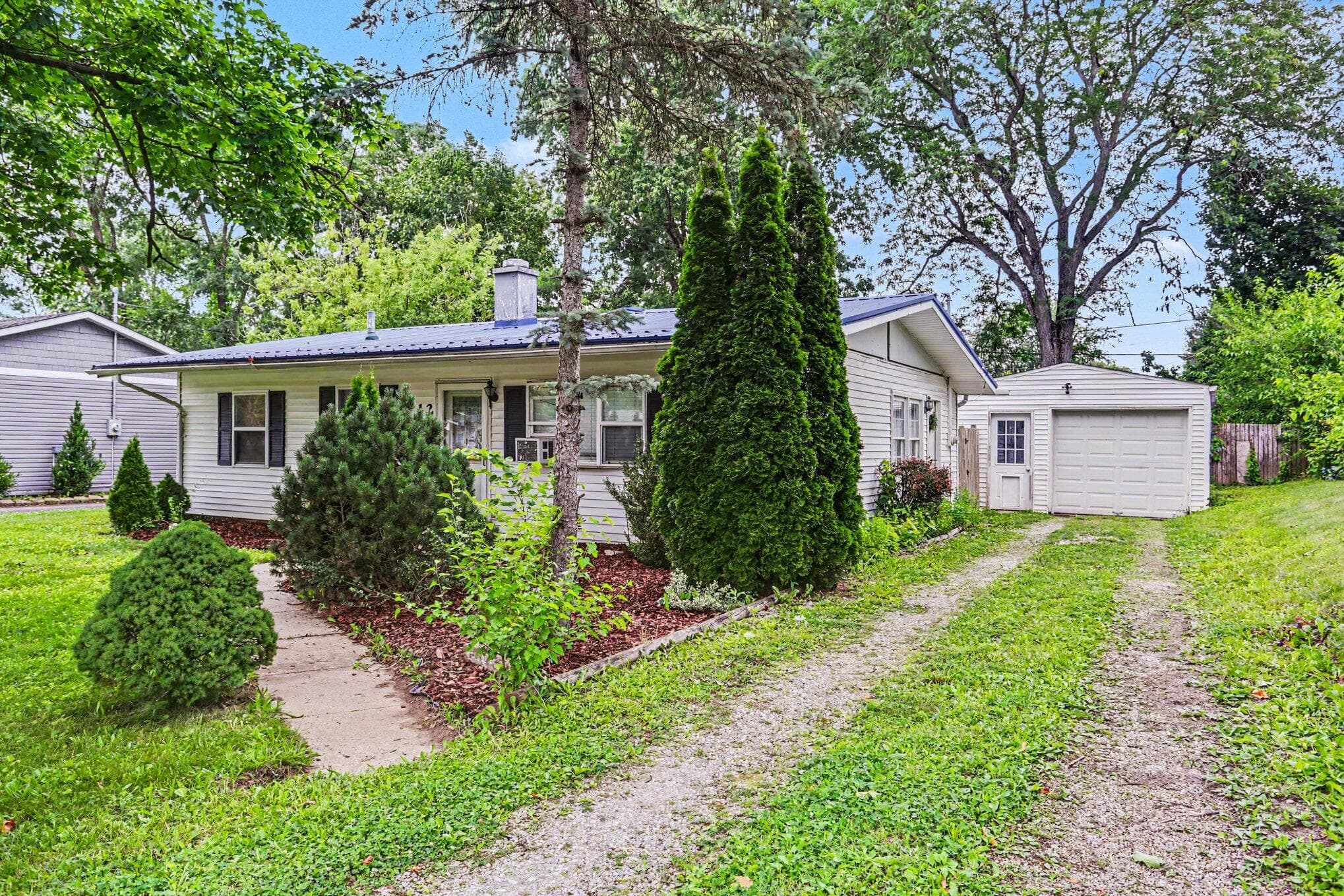 712 Meadow Drive, Newark, OH 43055