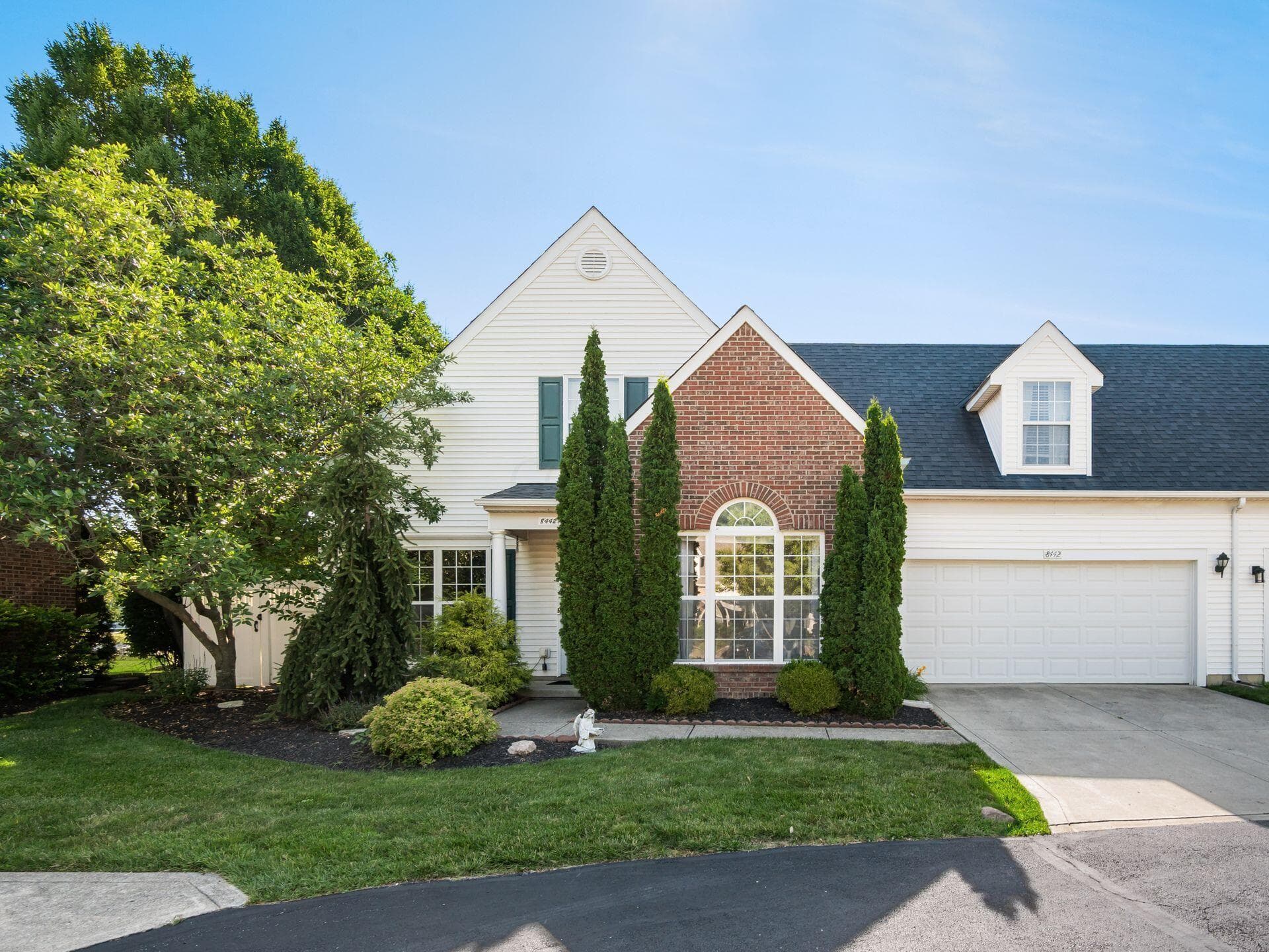 8442 Lazelle Village Drive, Lewis Center, OH 43035