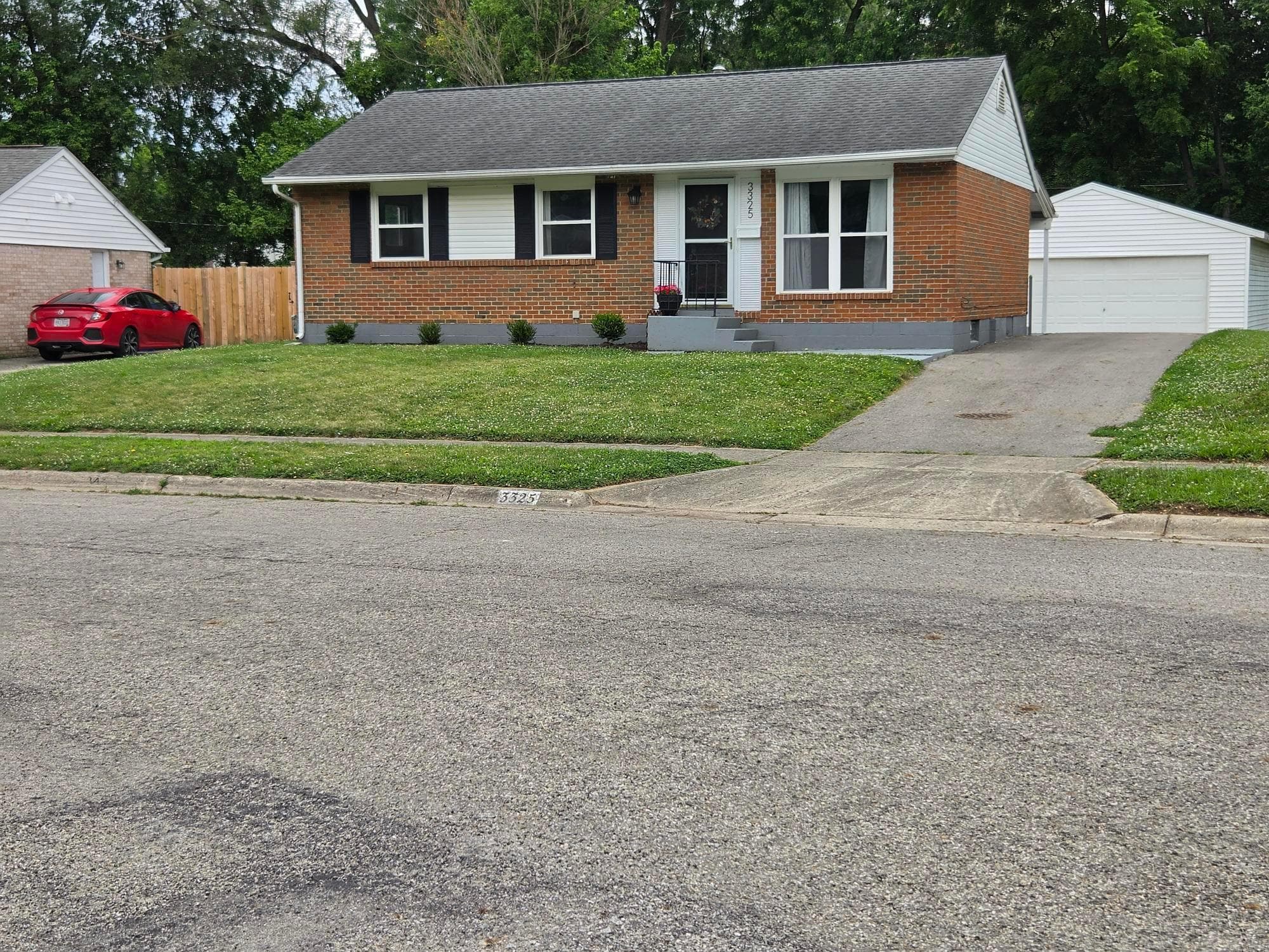 3325 Latonia, Columbus, OH 43232
