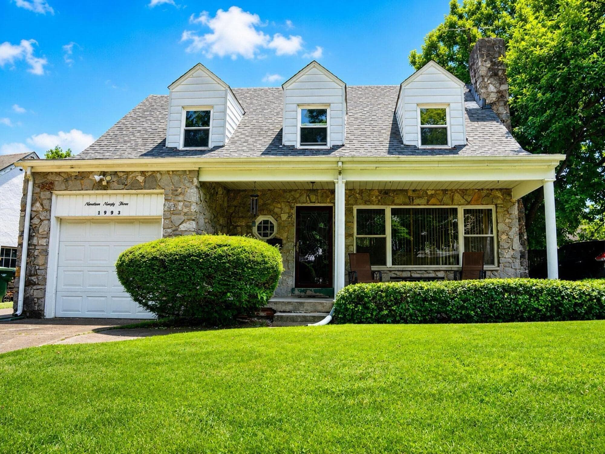 1993 Greenway Avenue N, Columbus, OH 43219