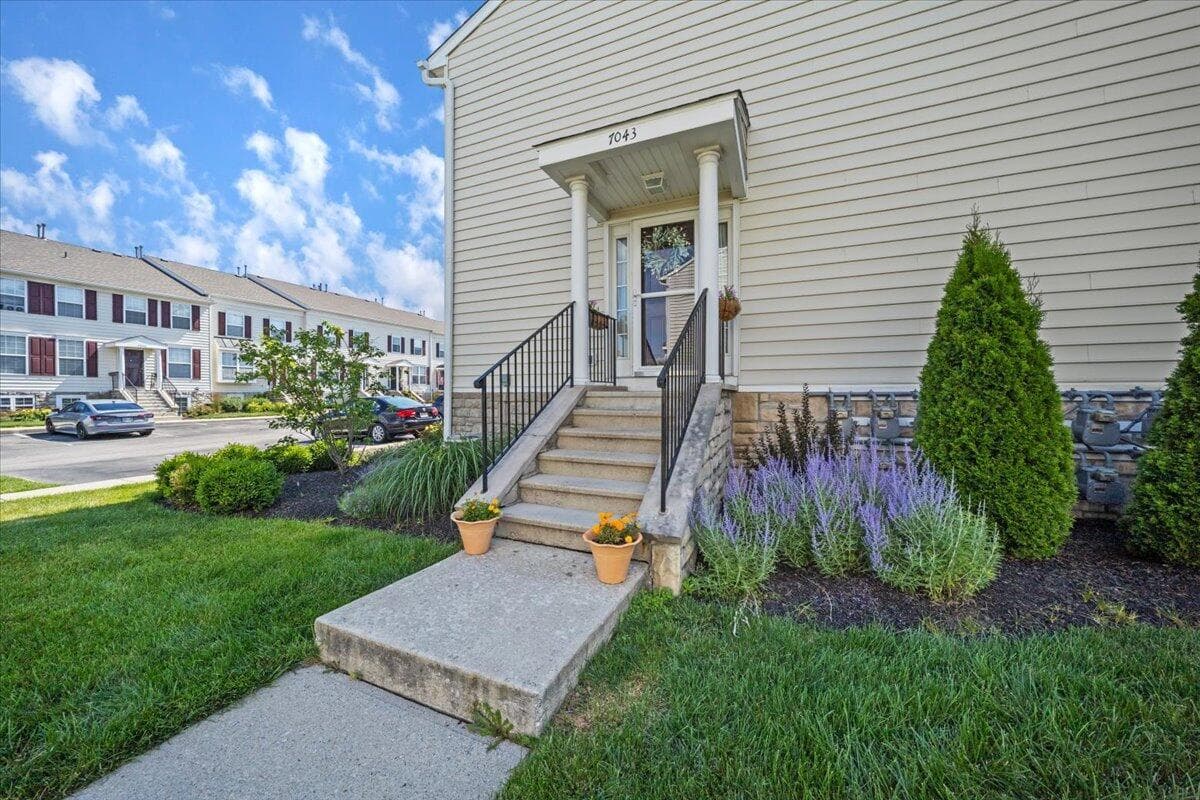 7043 Monarchos Drive #13, New Albany, OH