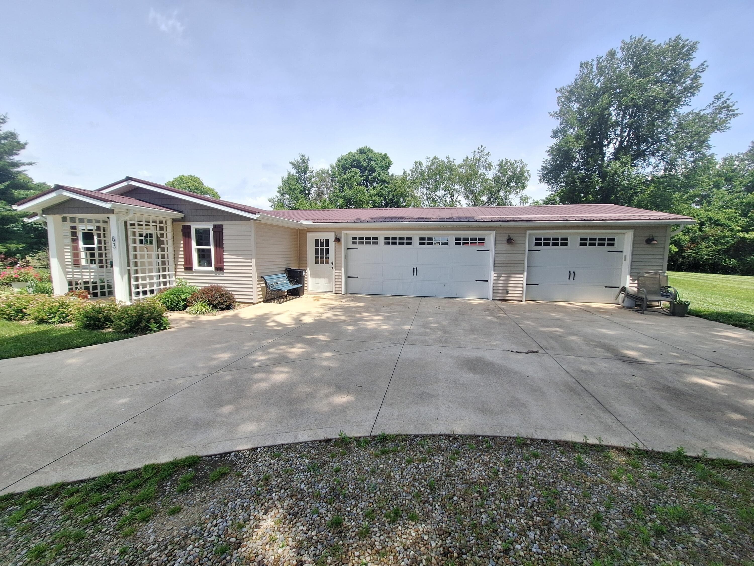 83 East Street, Saint Louisville, OH 43071
