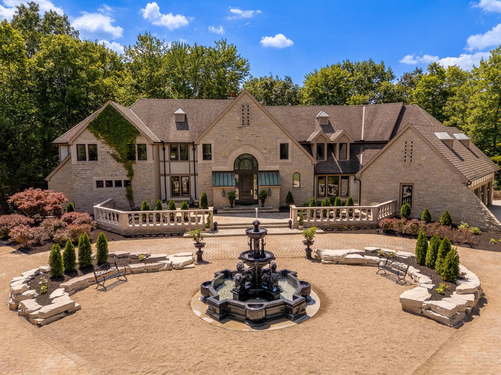 1635 Strathshire Hall Place, Powell, OH 43065