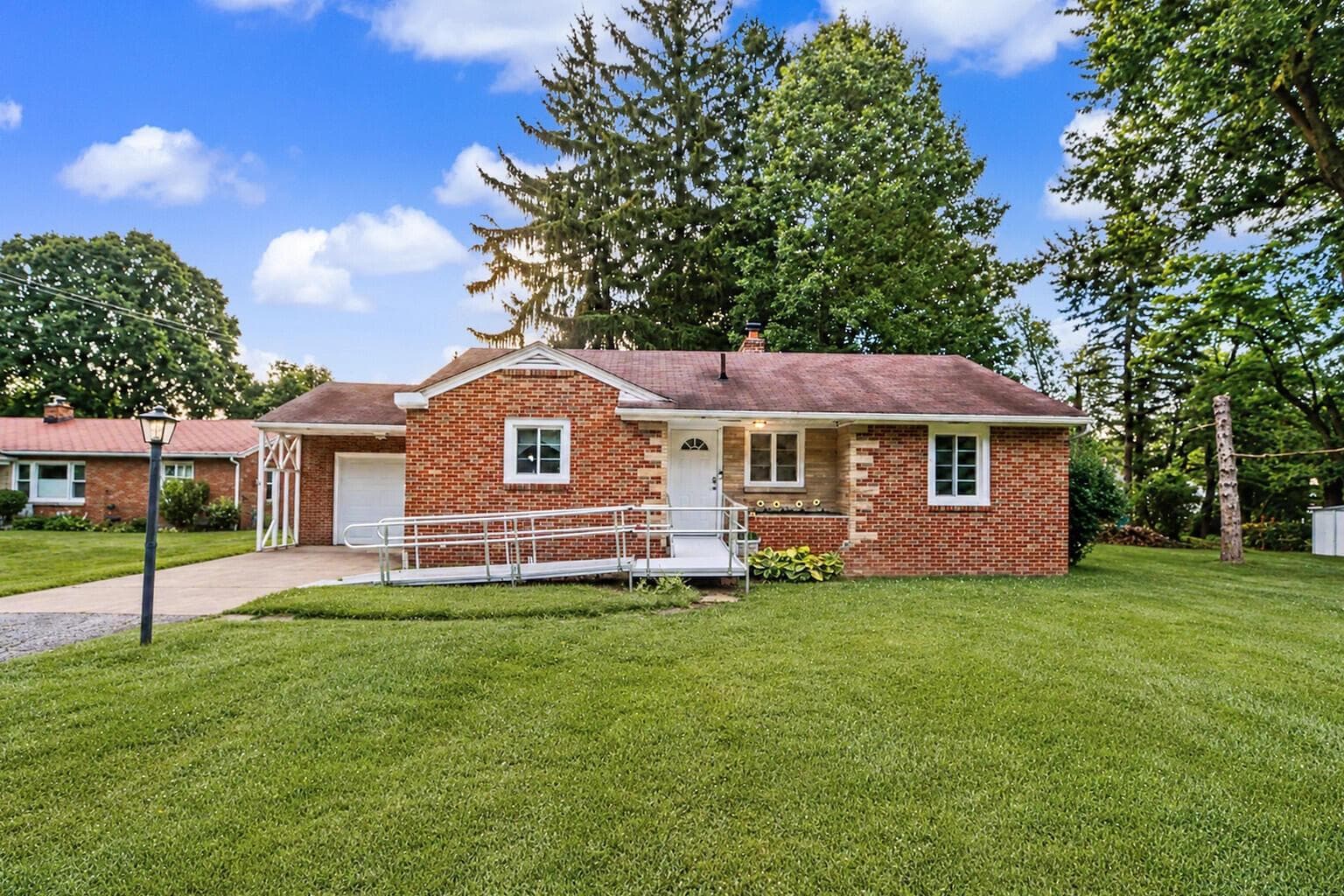 211 Oakwood Drive, Mansfield, OH 44906