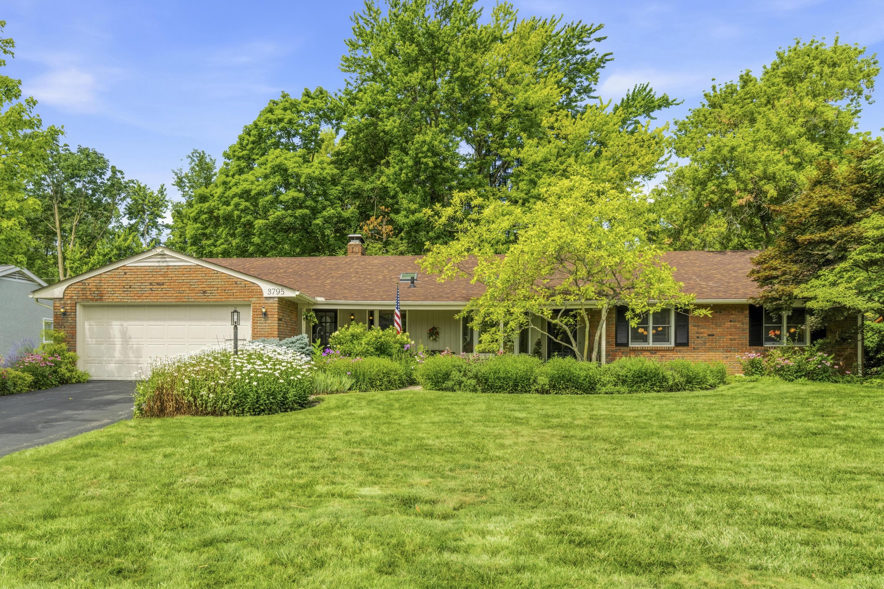 3795 Surrey Hill Place, Upper Arlington, OH