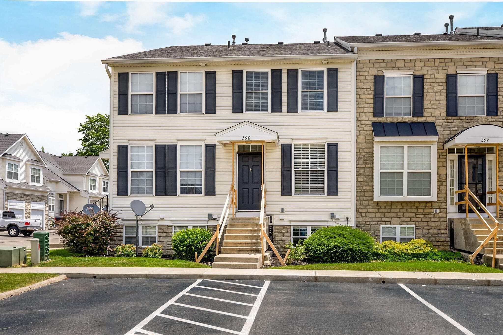 396 Oxford Oak Drive, Blacklick, OH