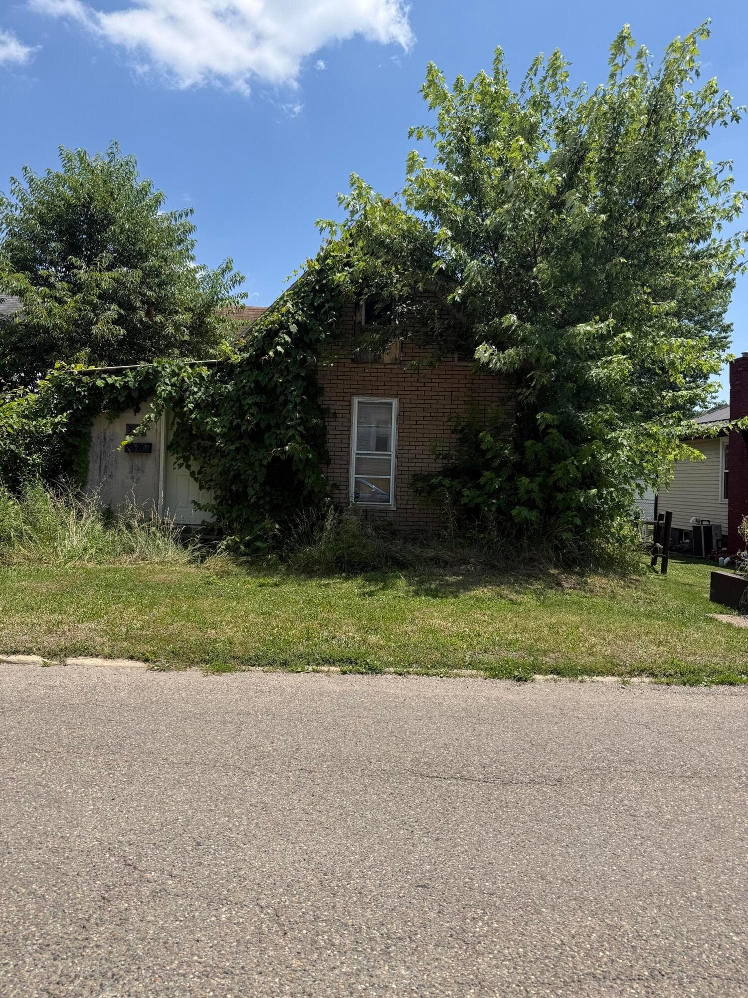 311 McConnell Street, Uhrichsville, OH