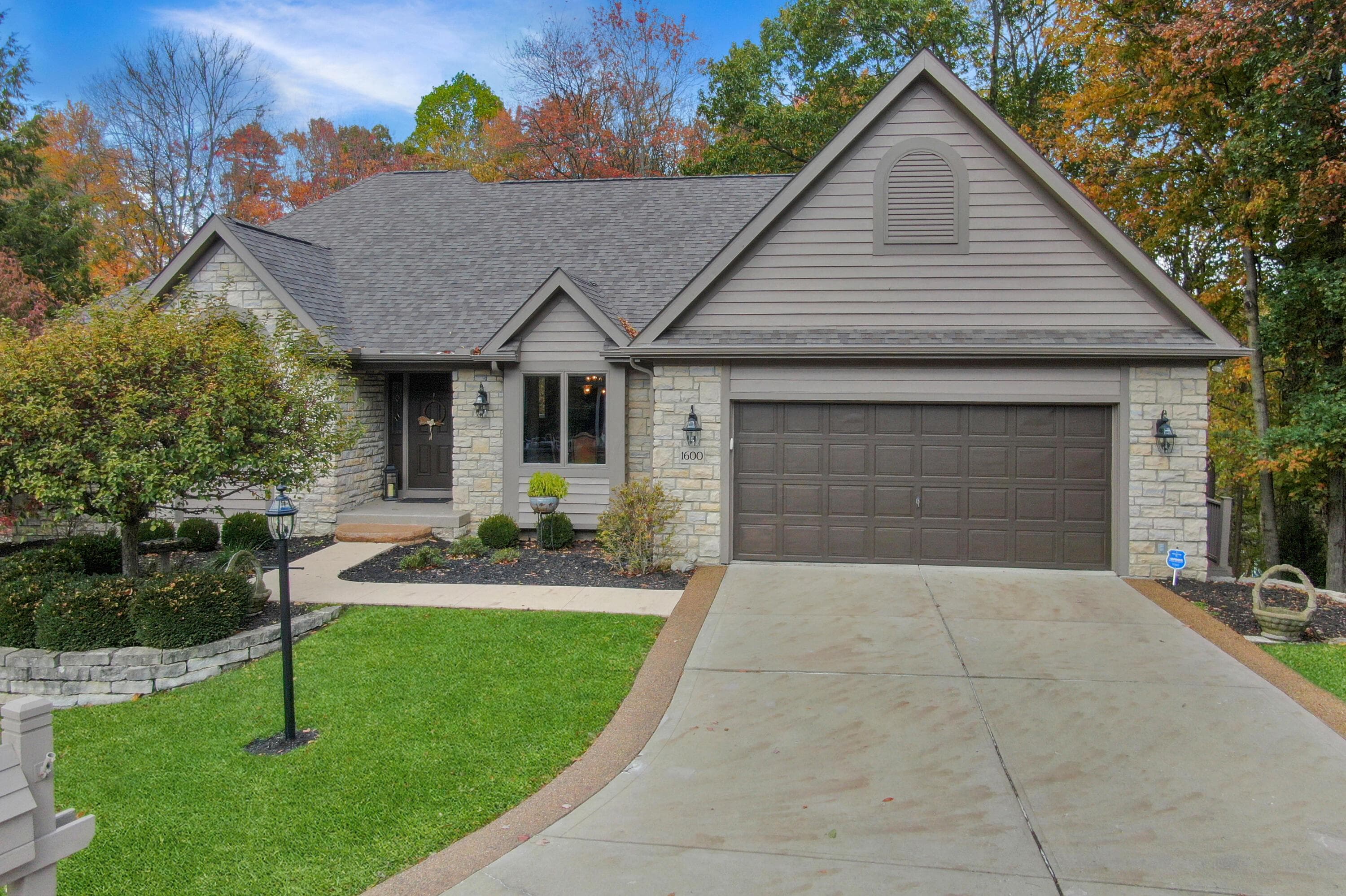 1600 Woodridge Drive, Newark, OH