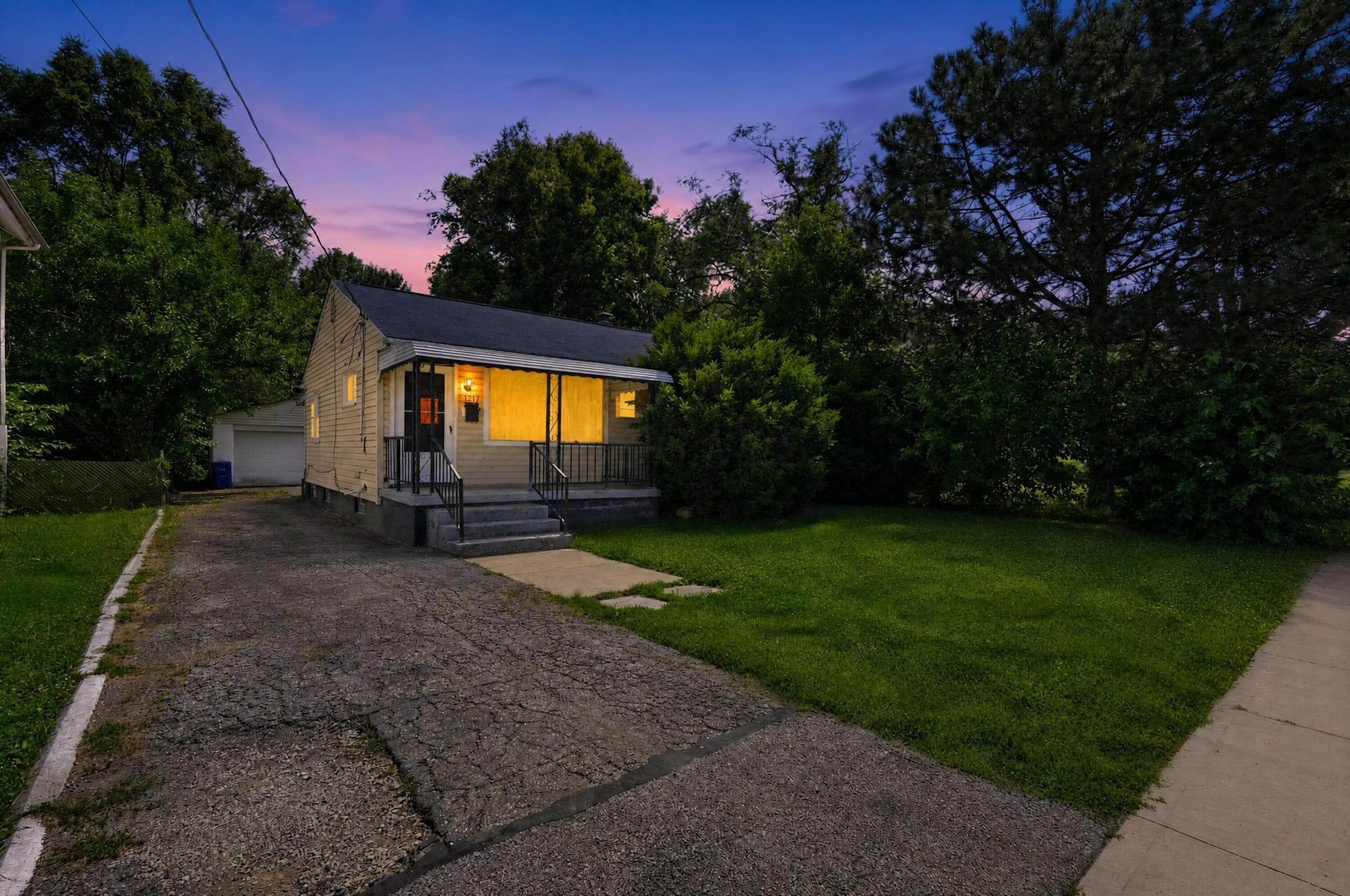 1217 Smith Road, Columbus, OH 43207