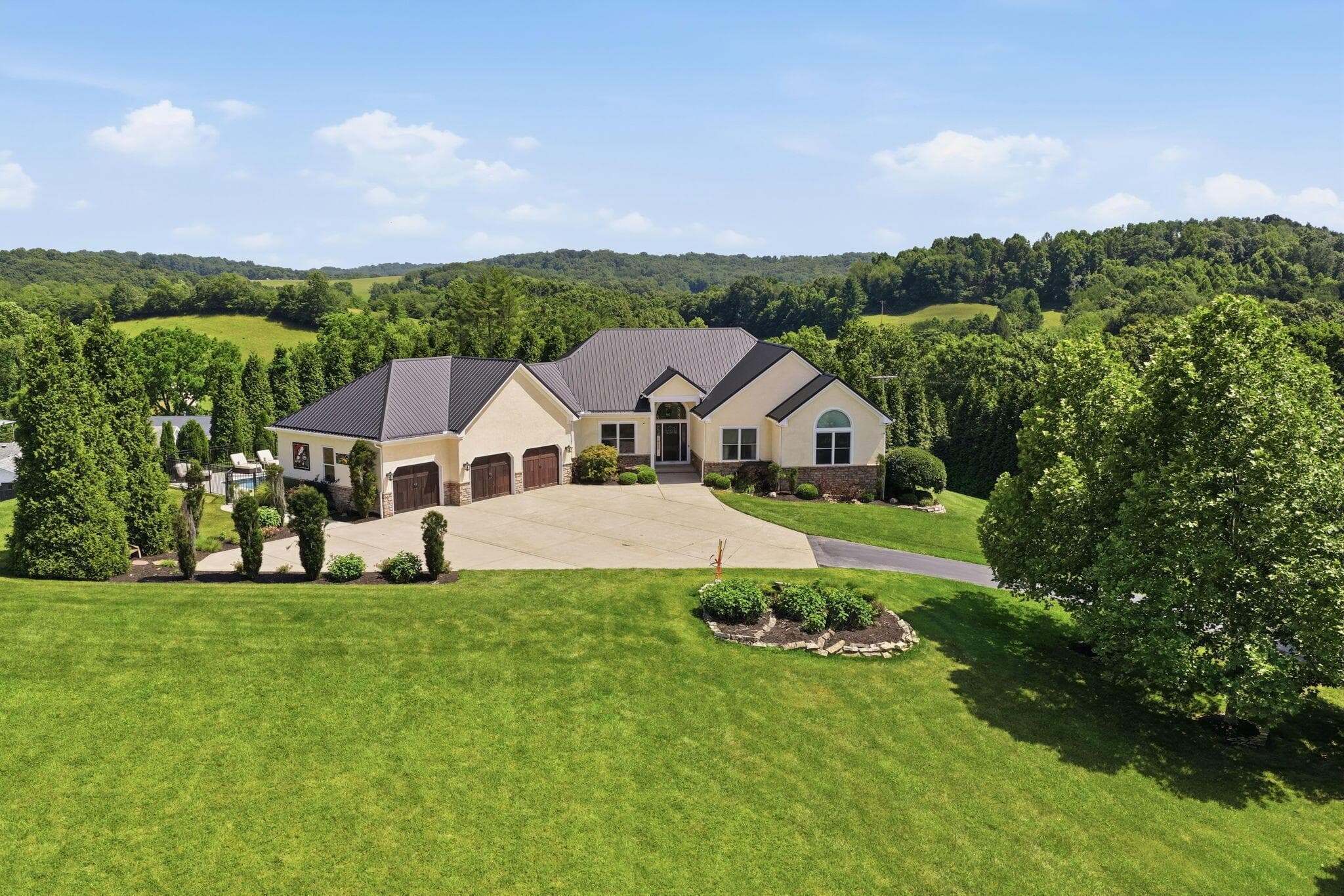 13912 Nickel Plate Road, Logan, OH