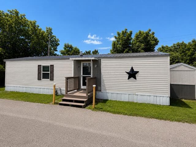 24 Horseshoe Drive, Newark, OH 43055