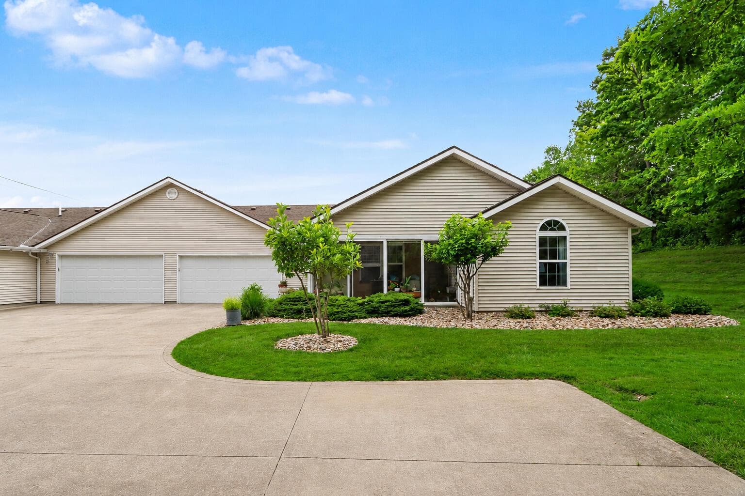 2357 Deerfield Lane, Ontario, OH 44906