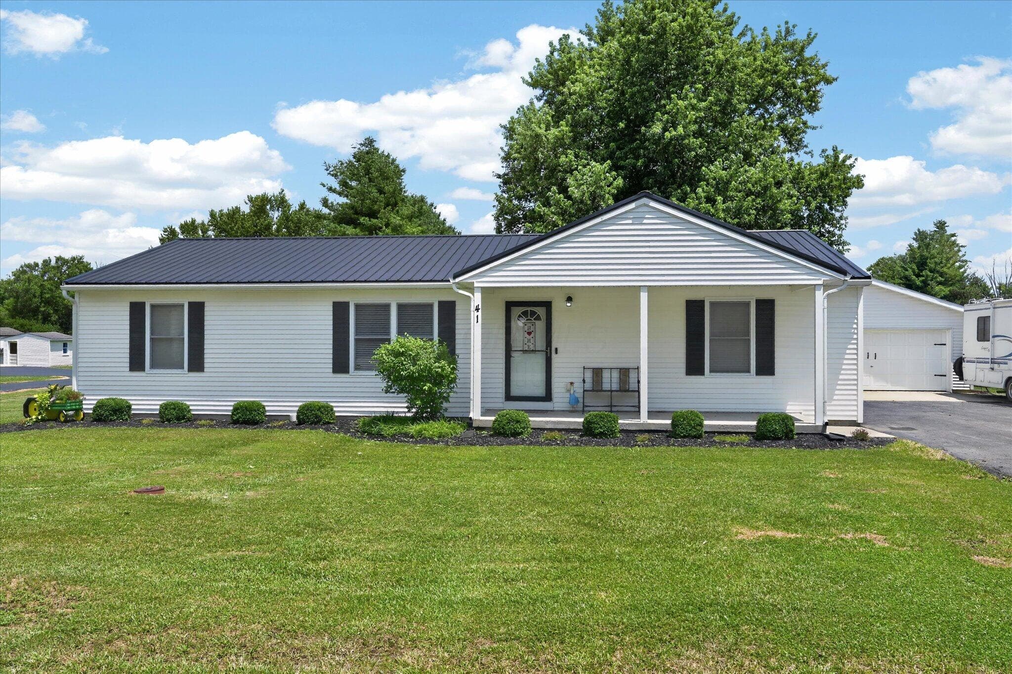 41 Lincoln Street, Bloomingburg, OH 43106