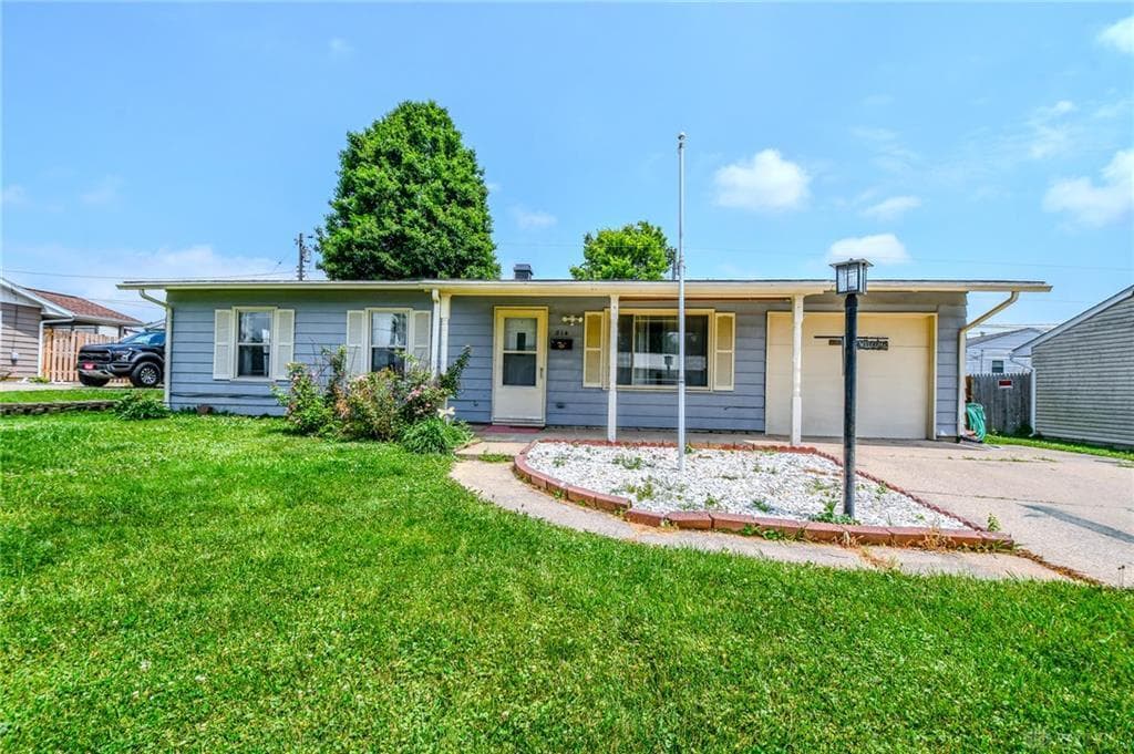 814 Bellows Drive, New Carlisle, OH 45344