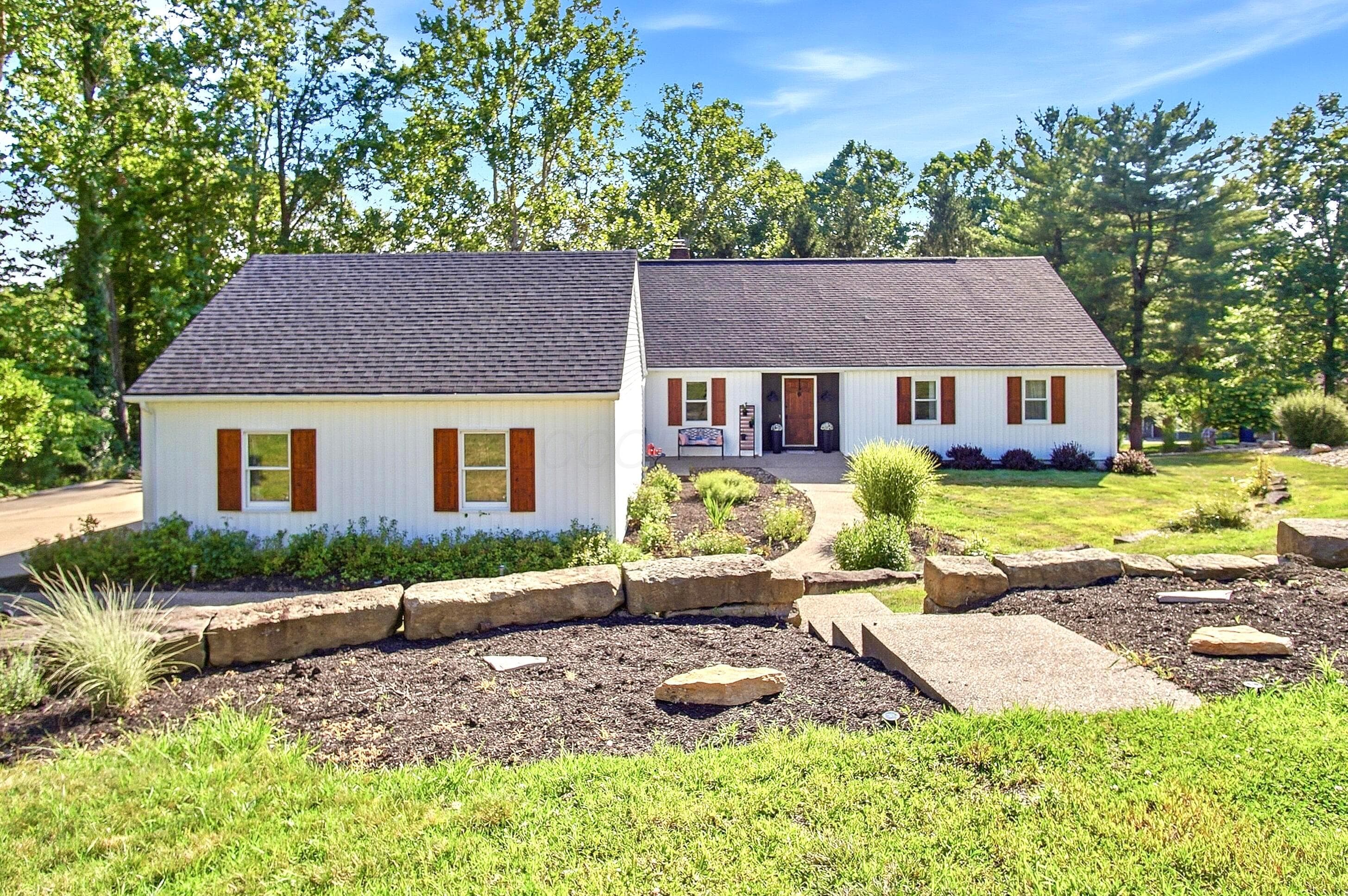 5200 Hampton Court, Zanesville, OH 43701