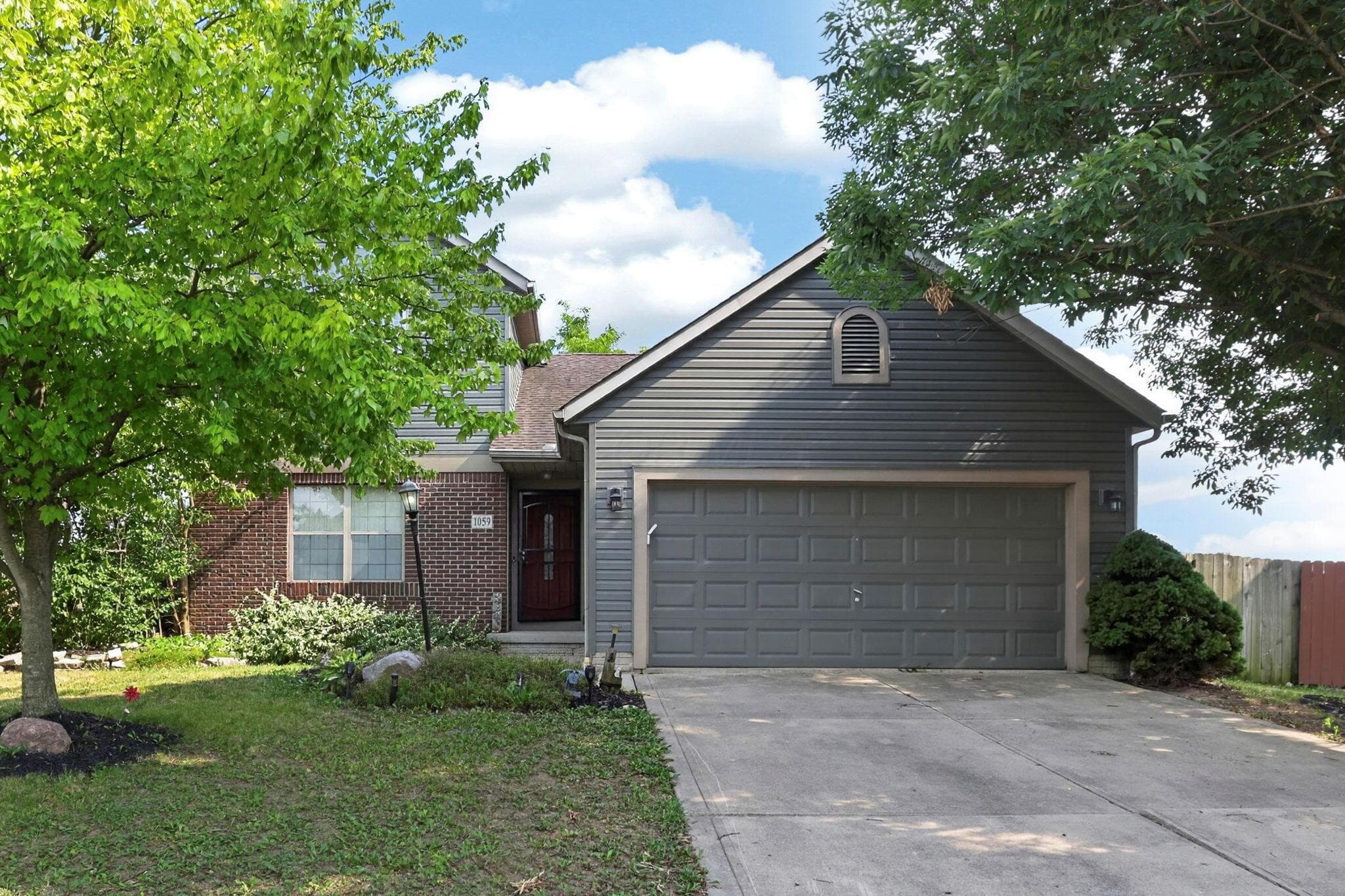 1059 Somerset Court, London, OH 43140