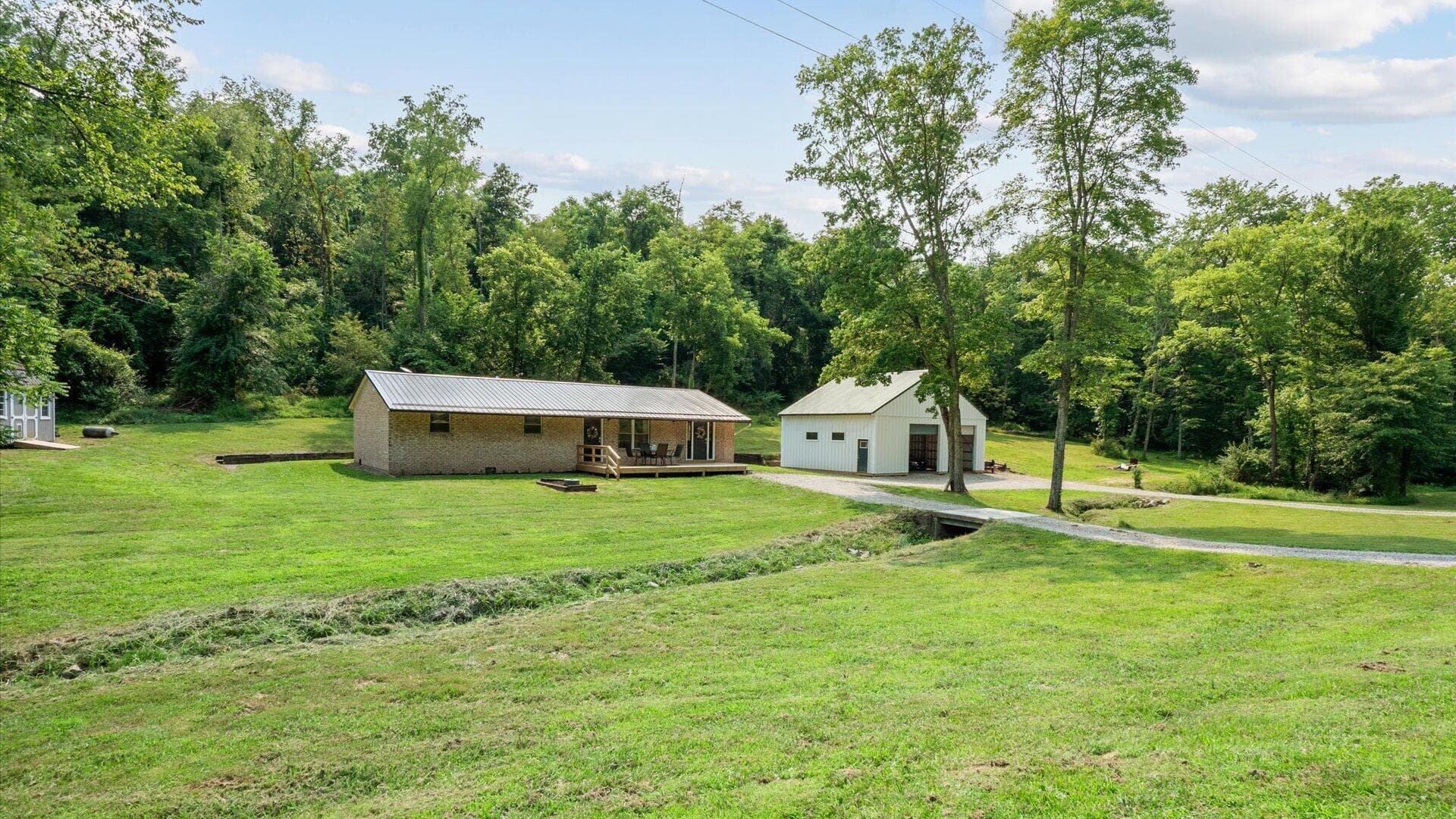 4111 Dragoo Road, Nashport, OH