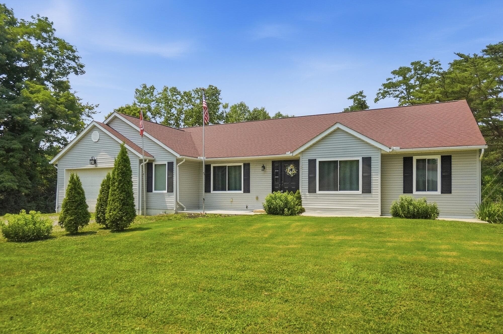 228 Jones Avenue SW, Pataskala, OH 43062