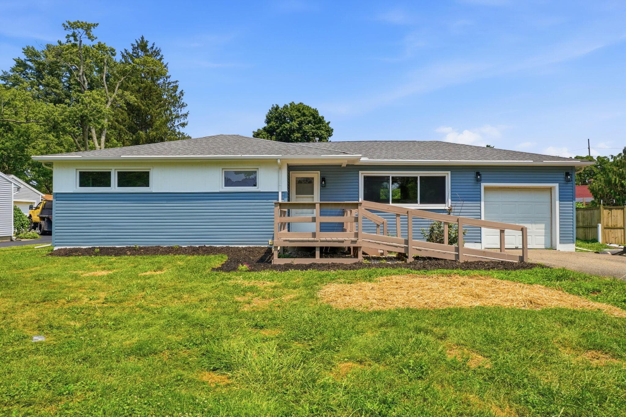 878 Oberlin Drive, Heath, OH 43056