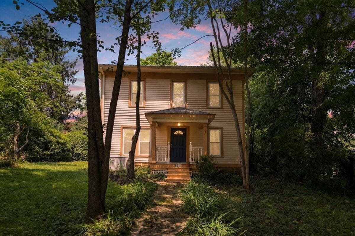 301 E Wiggin Street, Gambier, OH