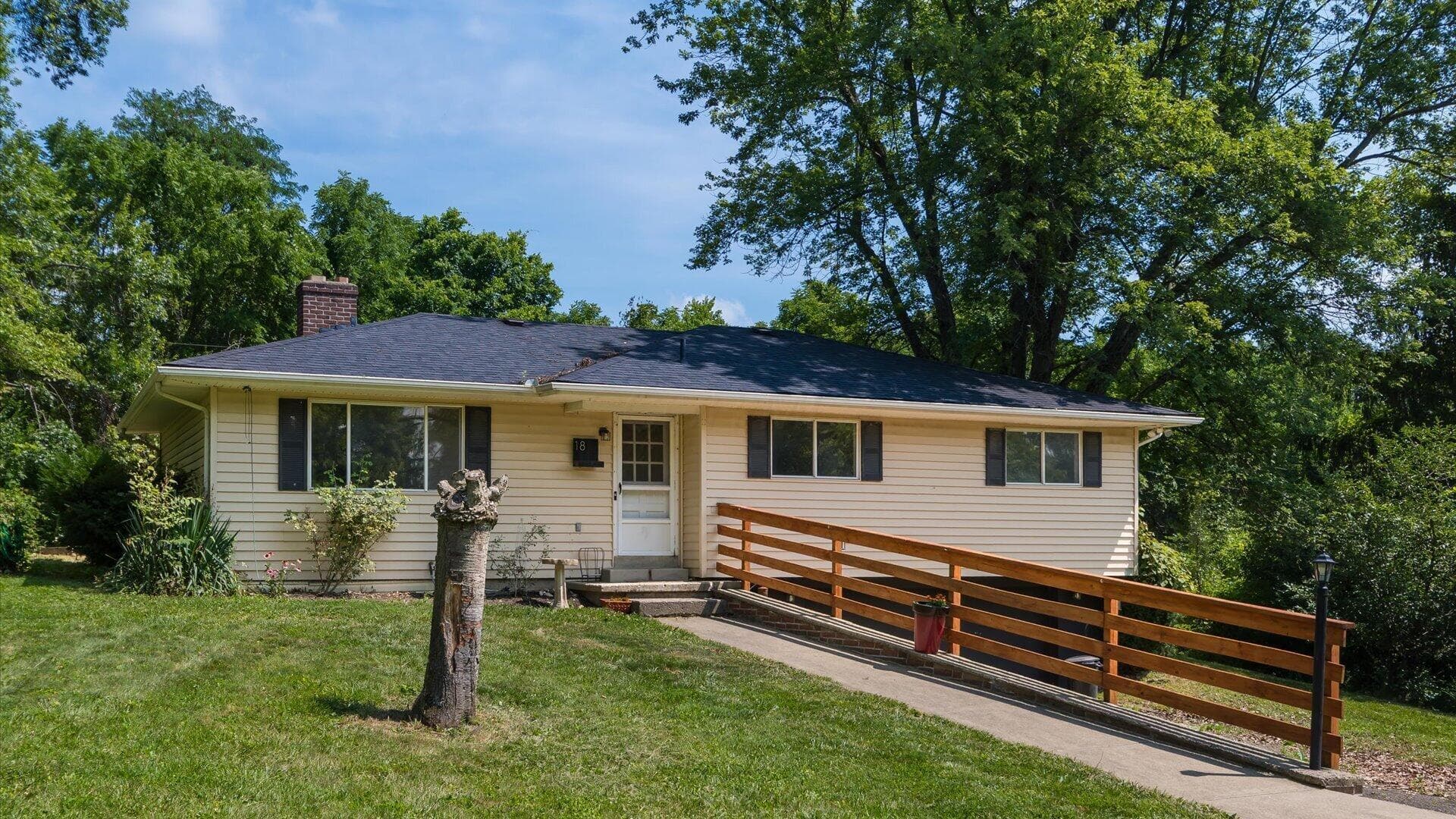 18 Pine Village Drive, Granville, OH