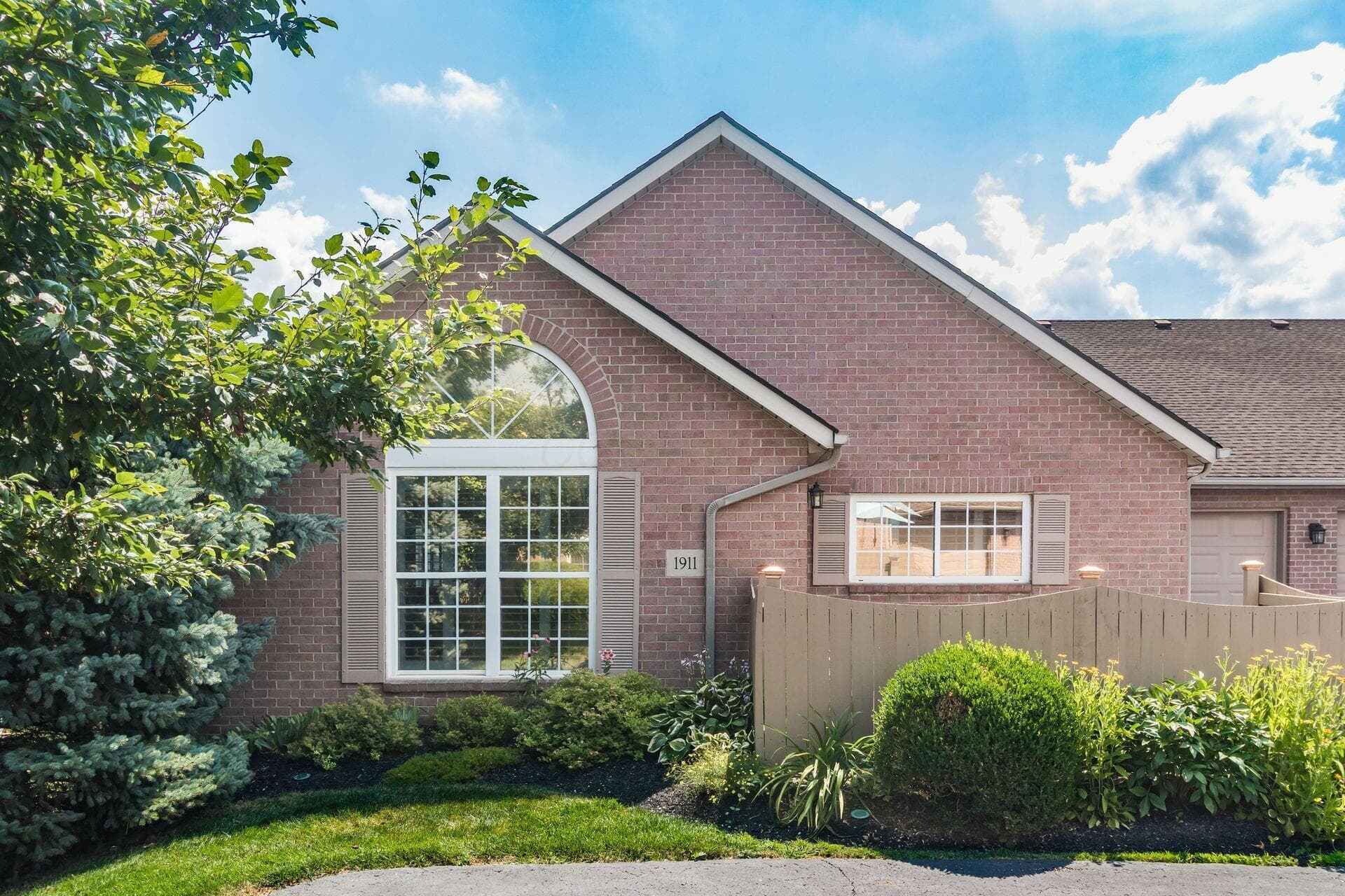 1911 Farmbrook Circle S #14, Grove City, OH