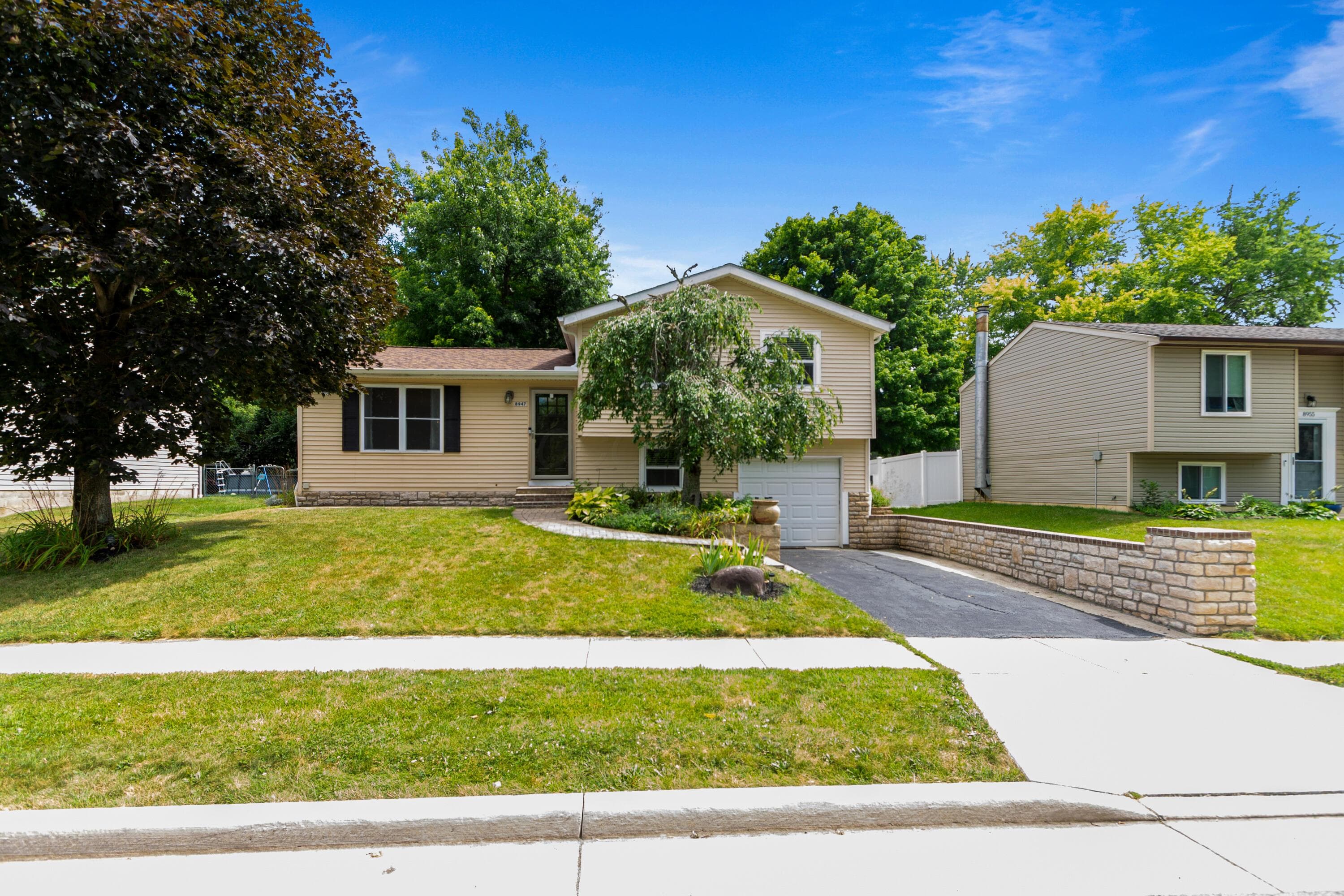8947 Stillwater Drive, Galloway, OH 43119