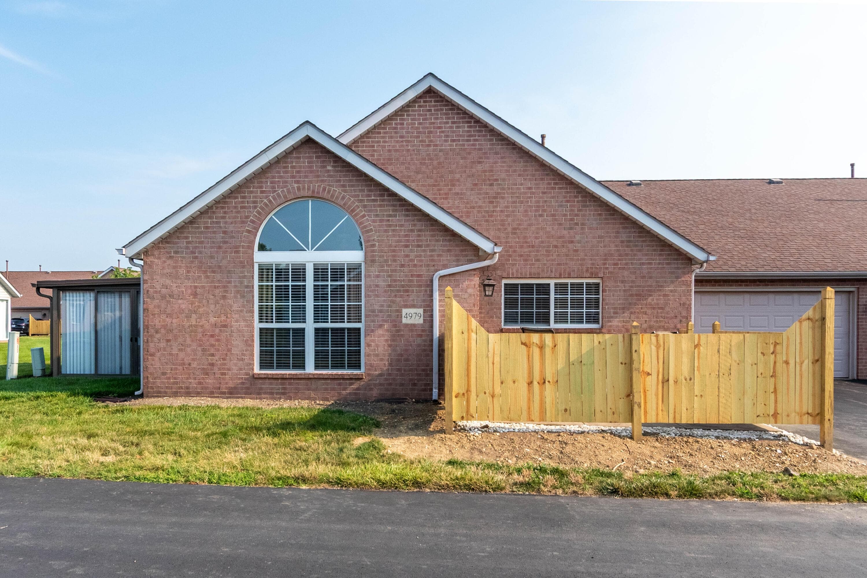 4979 Meadow Run Drive, Hilliard, OH