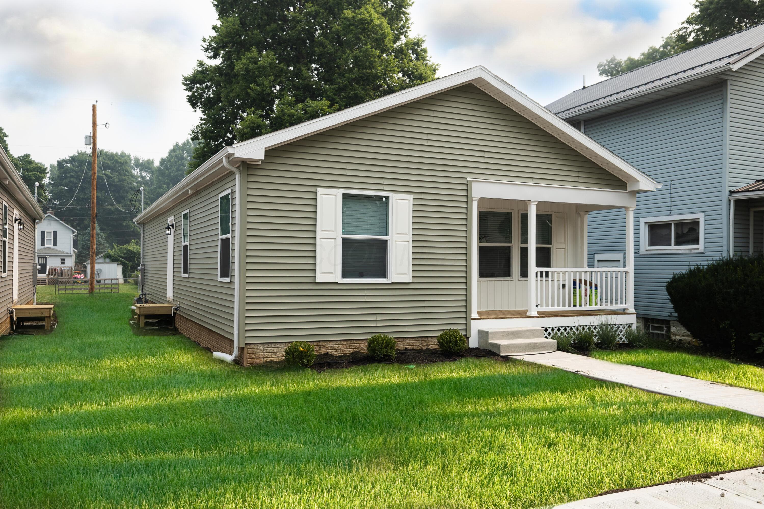 160 E Channel Street, Newark, OH 43055