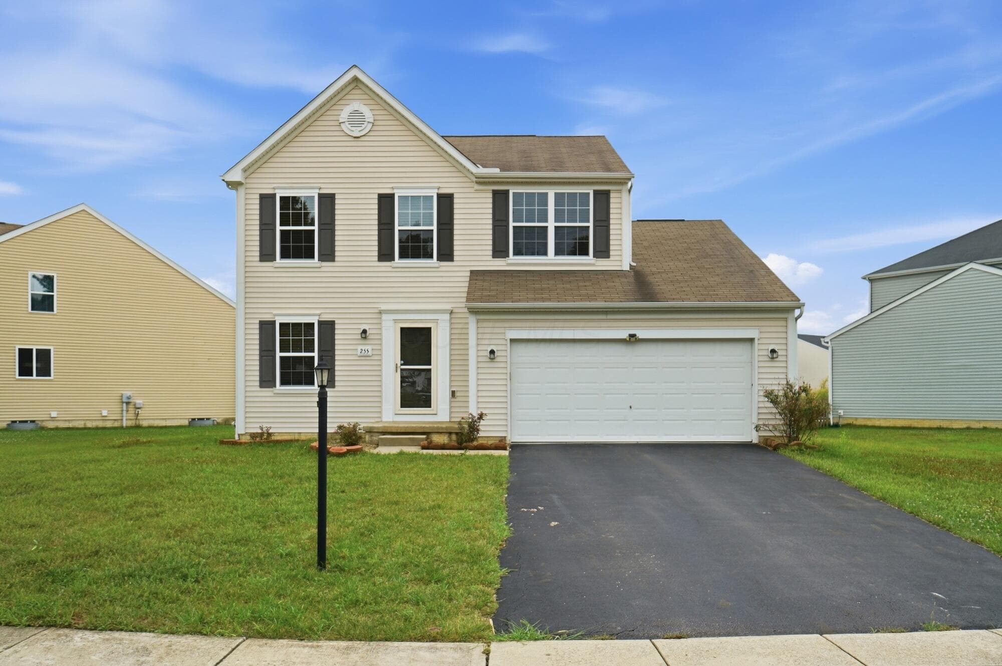 255 Glen Crossing Drive, Pataskala, OH 43062