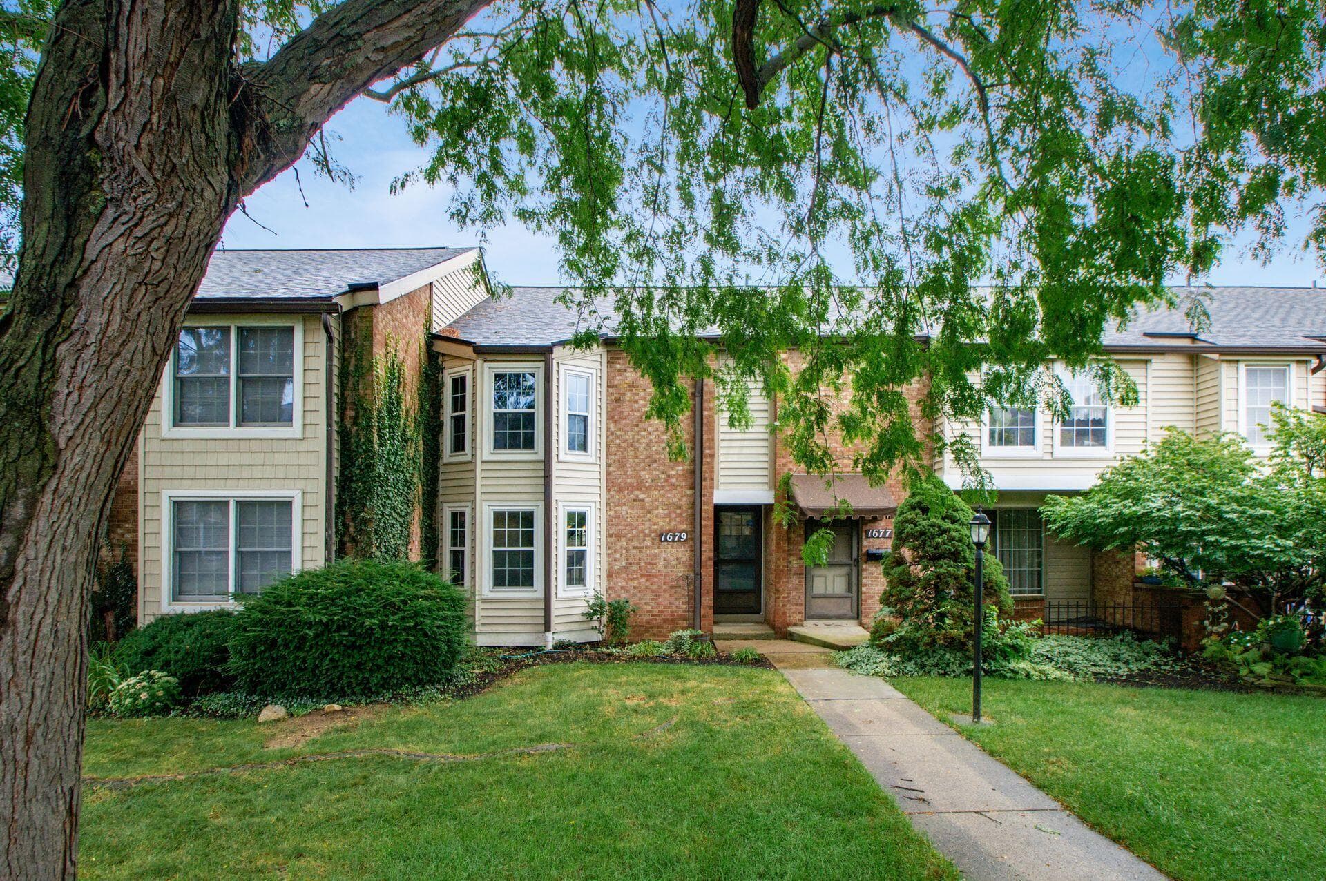 1679 Saint Albans Court #22-79, Columbus, OH 43220
