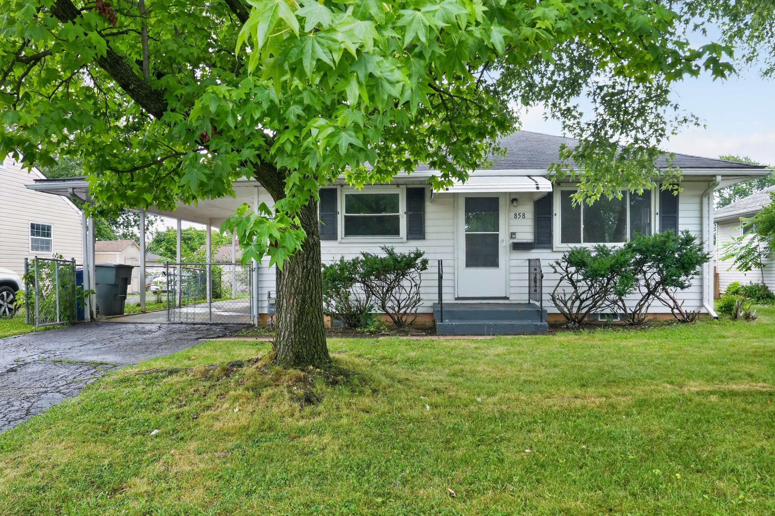858 W Stephen Drive W, Columbus, OH 43204