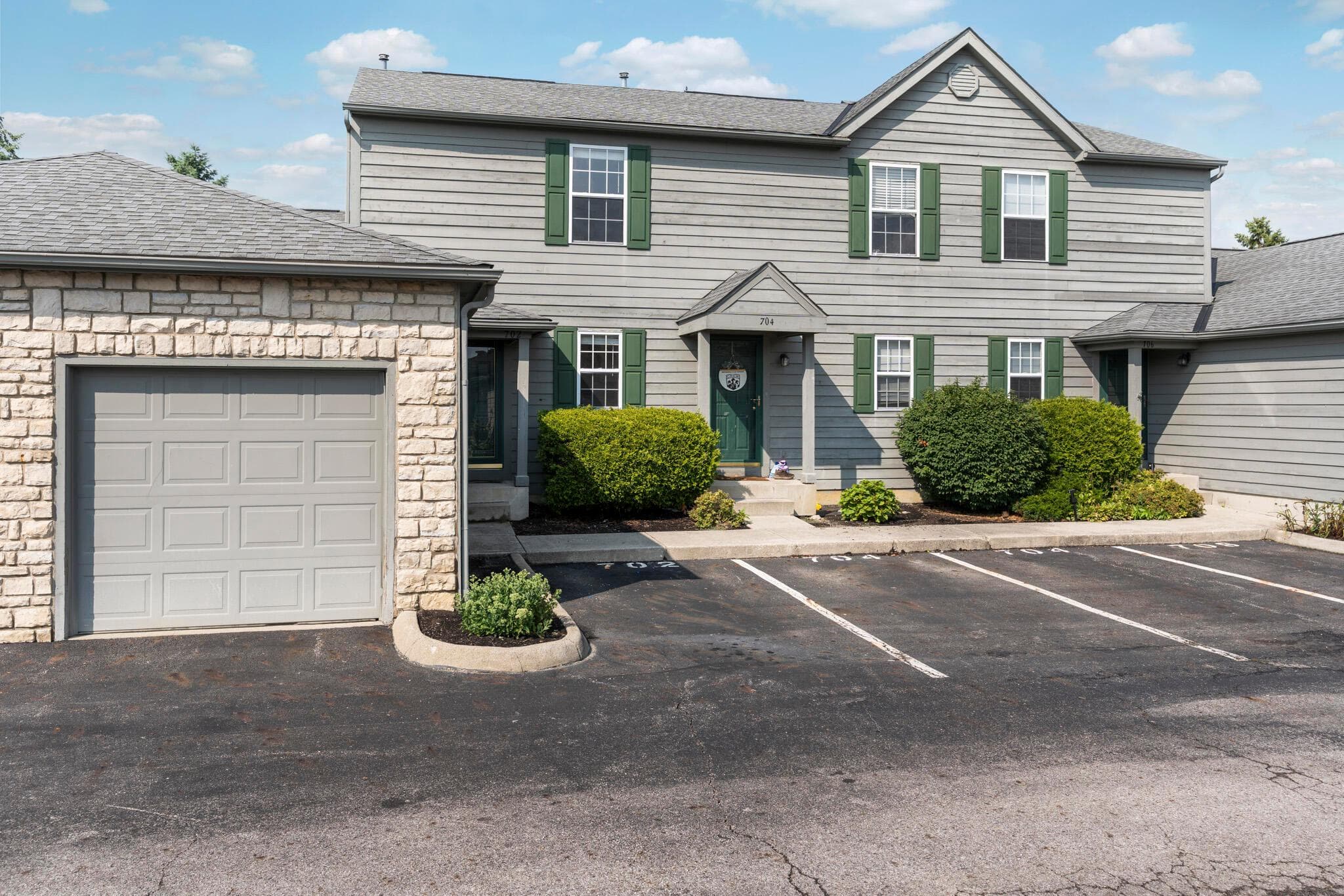 702 Parkgrove Way, Lewis Center, OH 43035