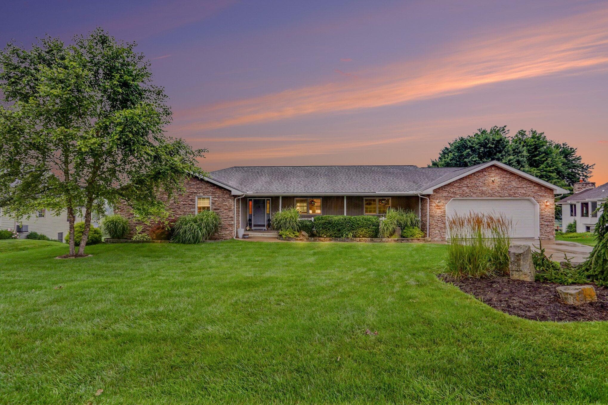 922 Fairway Drive, Howard, OH 43028
