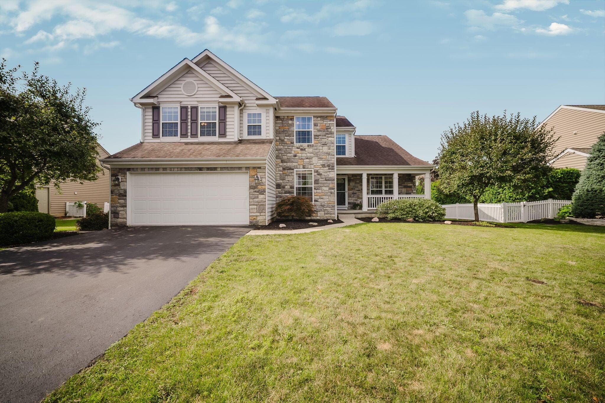 1943 Caplinger Drive, Grove City, OH