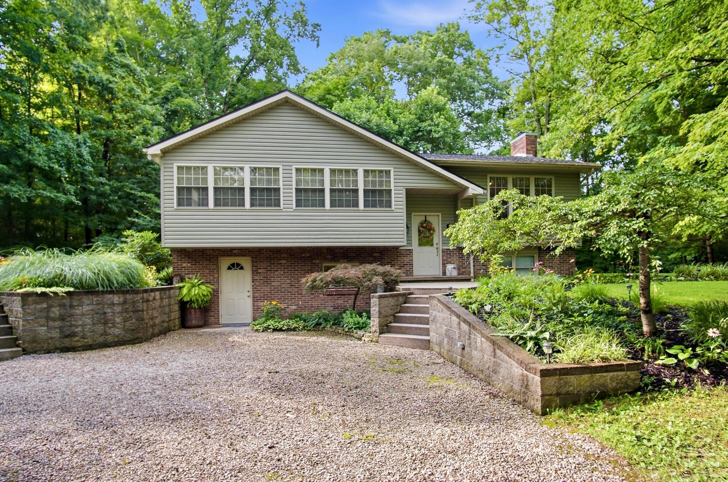 210 Camp Lane, New Concord, OH 43762