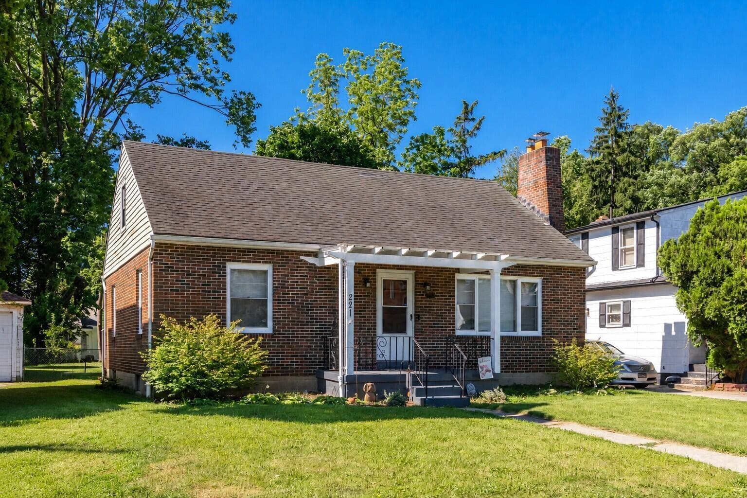221 W Parkwood Avenue, Springfield, OH 45506
