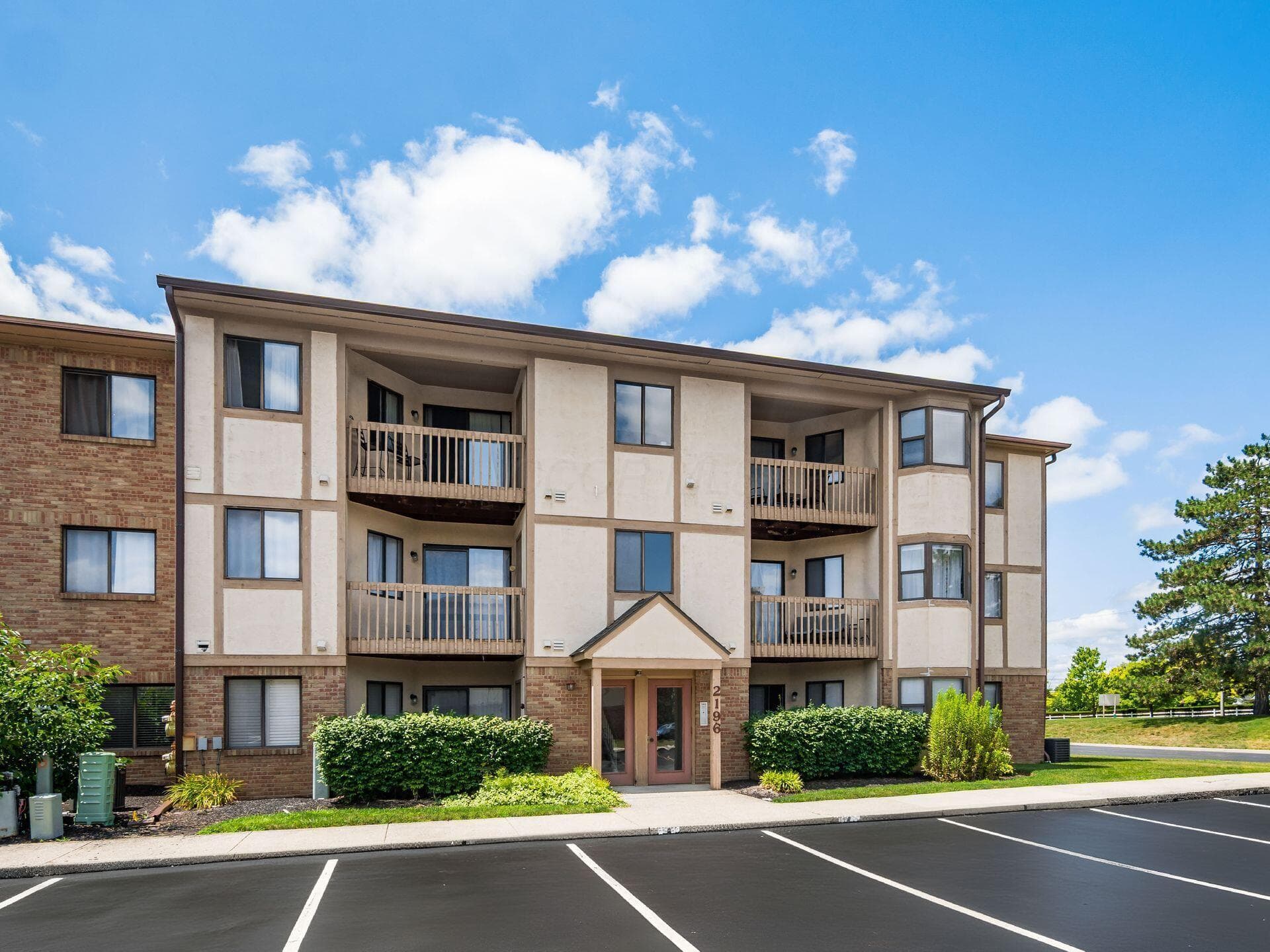 2196 Hedgerow Road #2196C, Columbus, OH 43220
