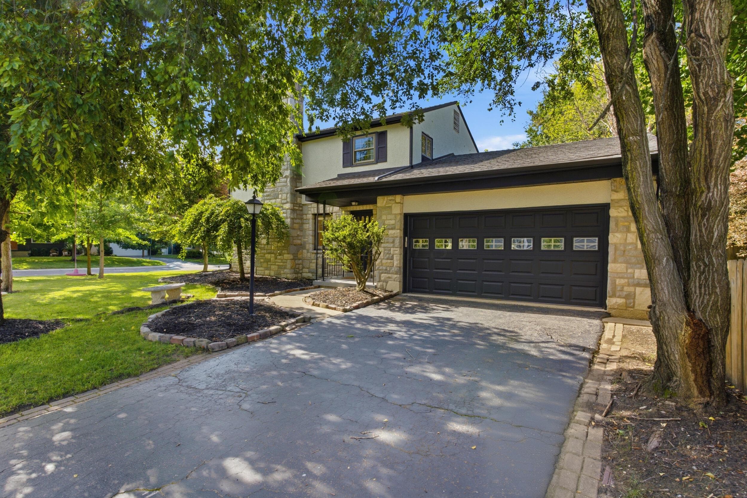 2569 Chester Road, Upper Arlington, OH 43221
