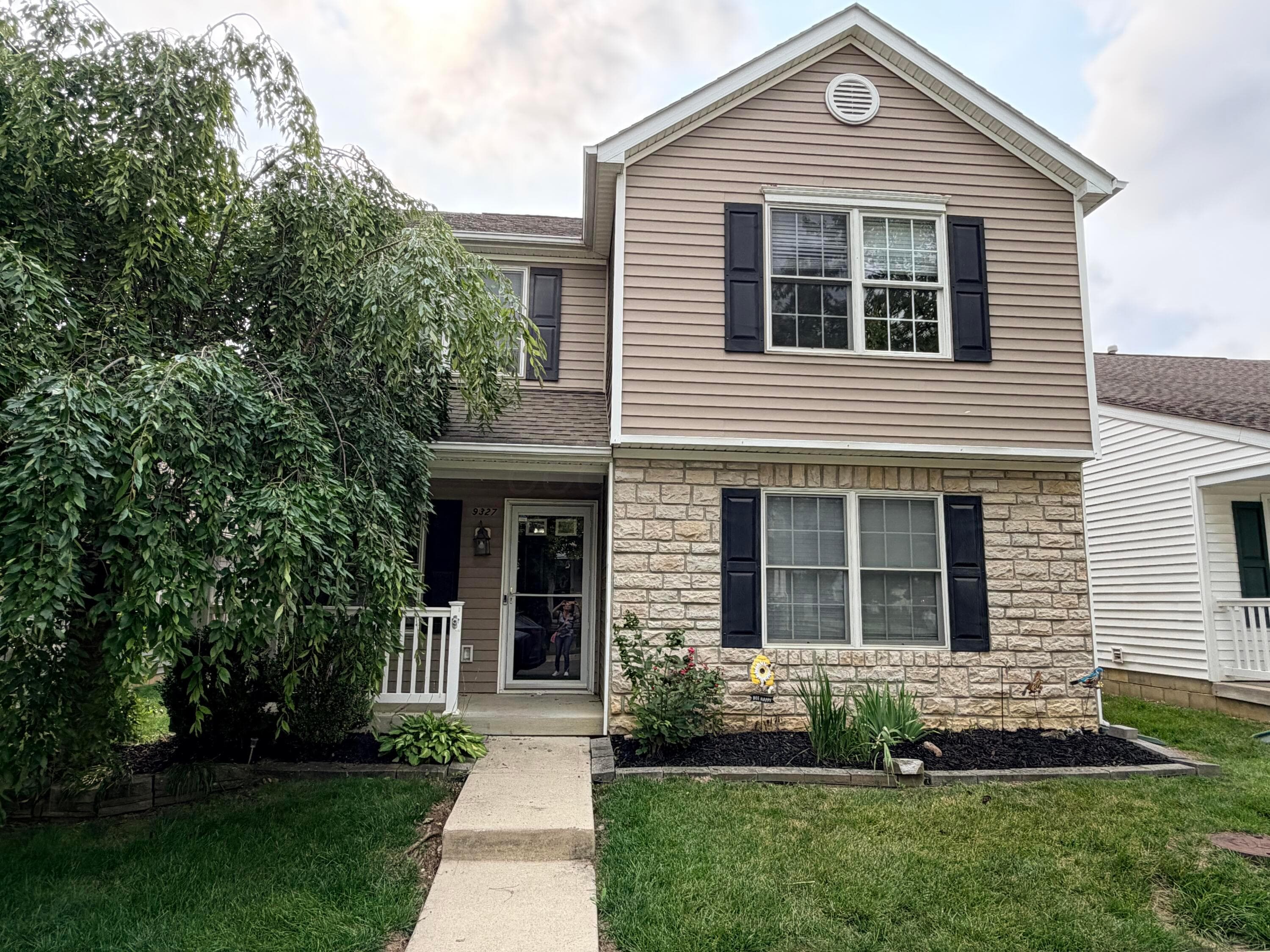 9327 Polaris Green Drive, Columbus, OH 43240