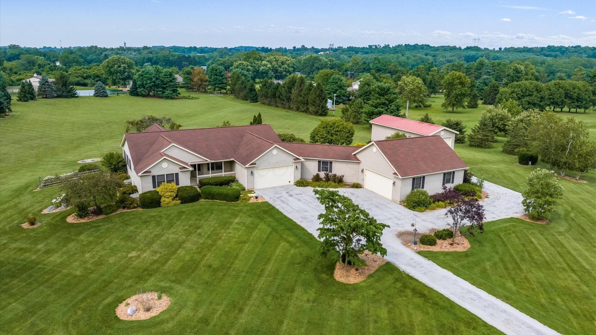 1224 Lundys Lane Road NW, Newark, OH 43055