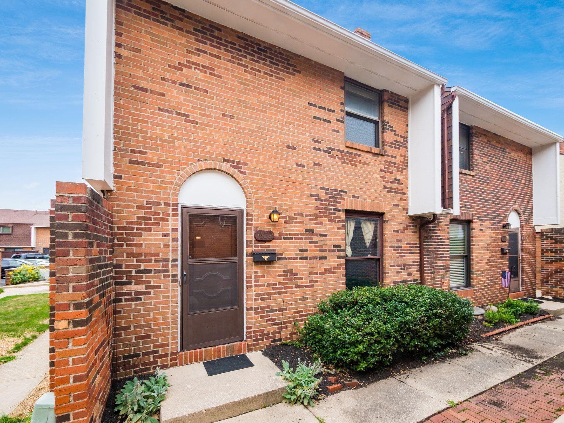 1832 Willoway Circle S, Columbus, OH 43220